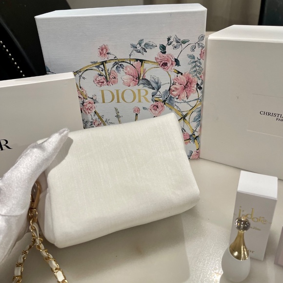 Dior white cosmetic bag and samples gift set - Picture 4 of 5